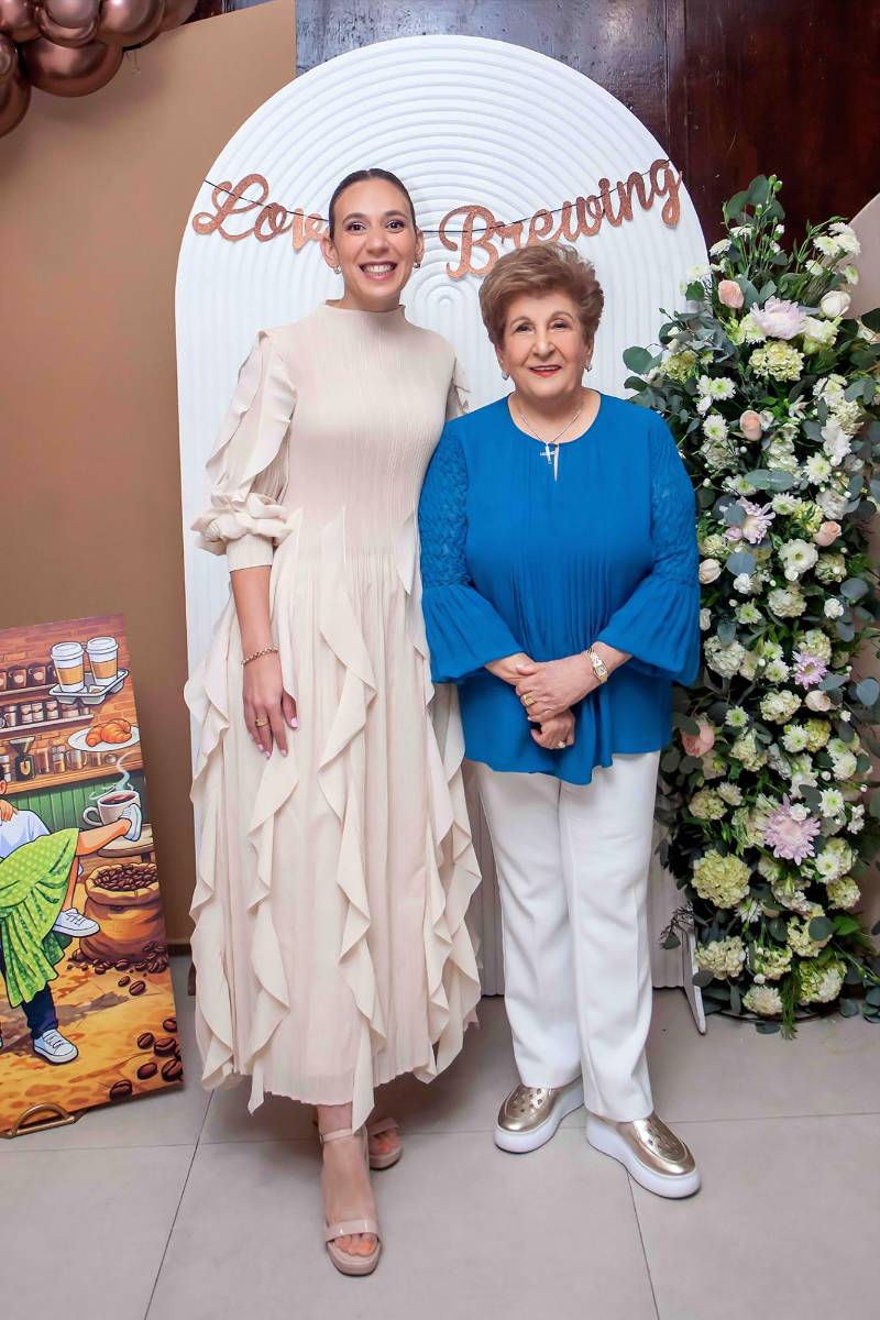 Camila Hasfura y Lily Faraj.