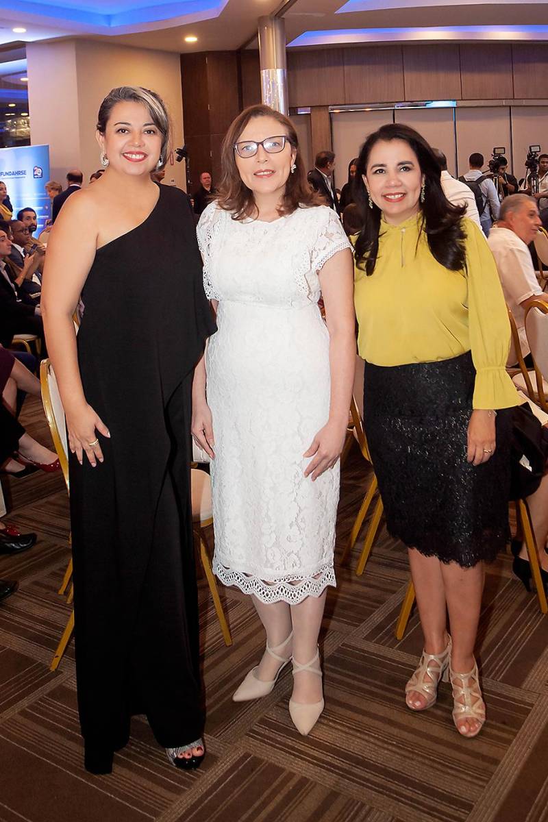 Georgina Barahona, Nidia Manzanares y Liliana Barahona.