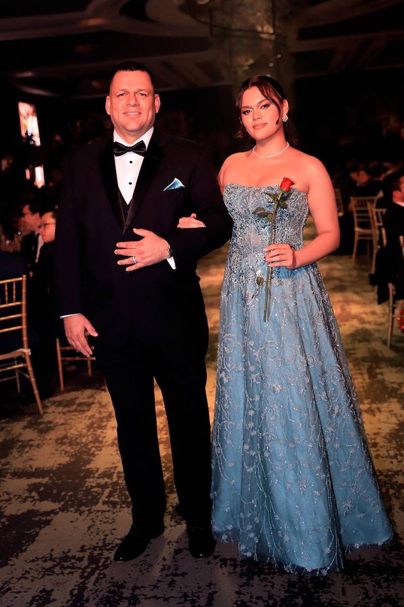 Desfile padres e hijos de la prom 2025 de DelCampo School