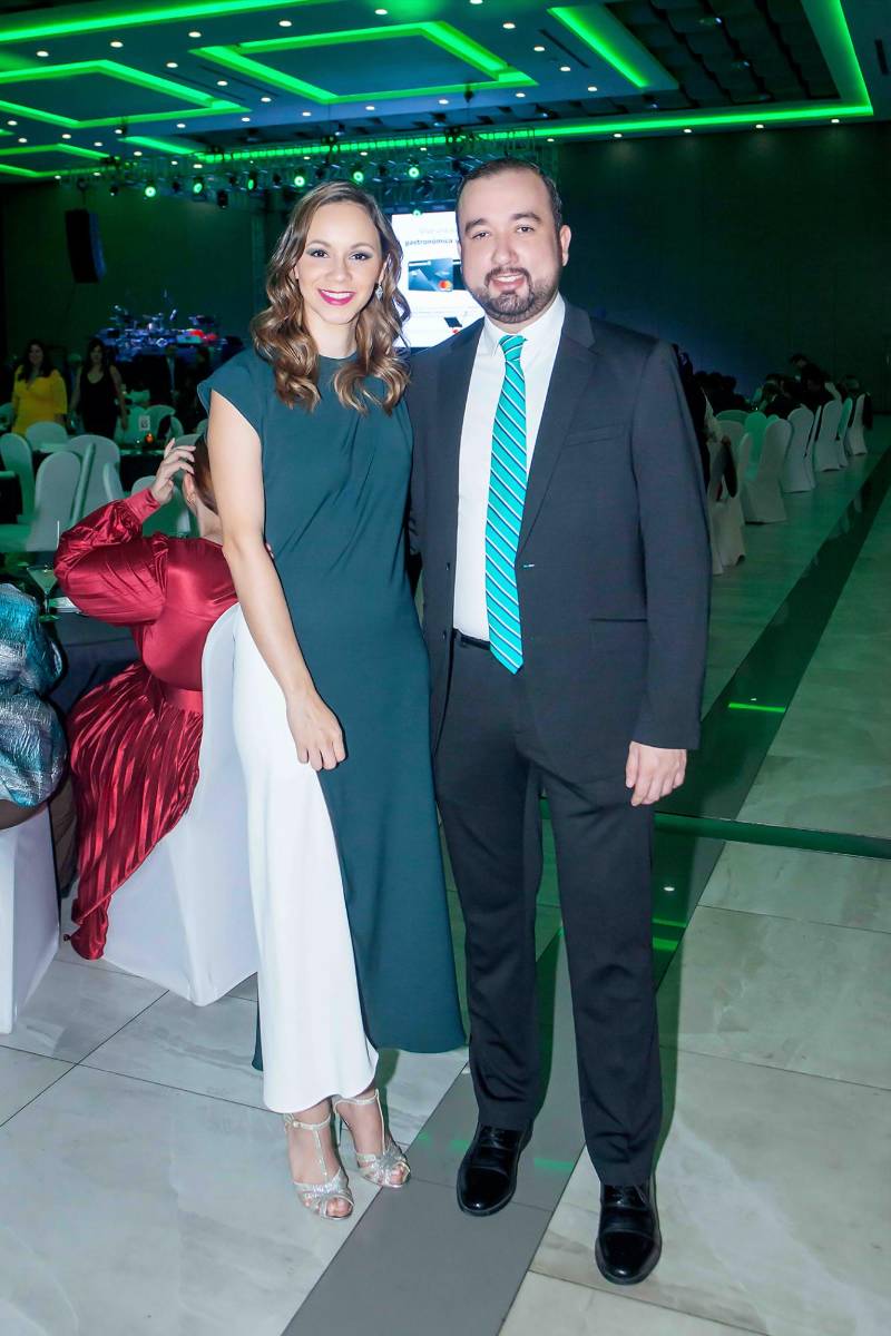 Nelly Pineda y Luís Benegas.