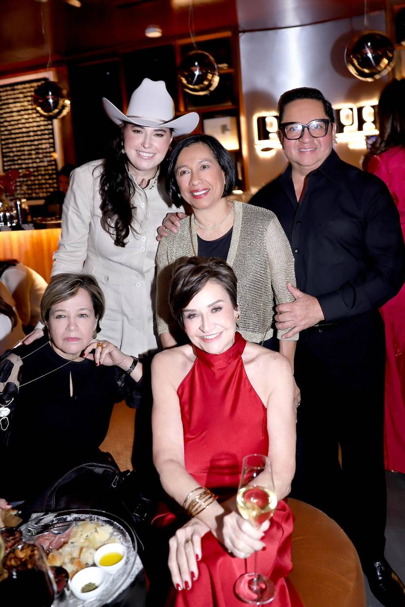  Sandra Jablonicky, Marcela Hilsaca, Rosario Zúñiga, Miguel Chong y Lisa Hilsaca