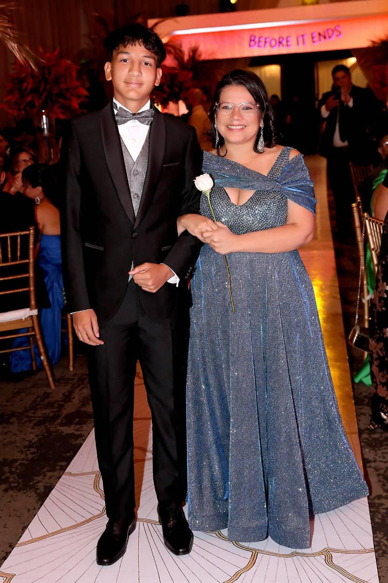 Raul Tinoco y su madre Denisse Banegas. 