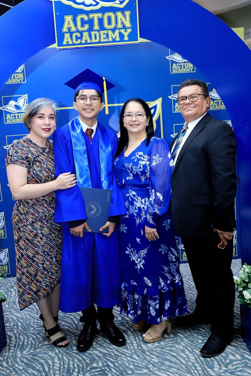 Entrega de títulos a los seniors 2025 de Acton Academy