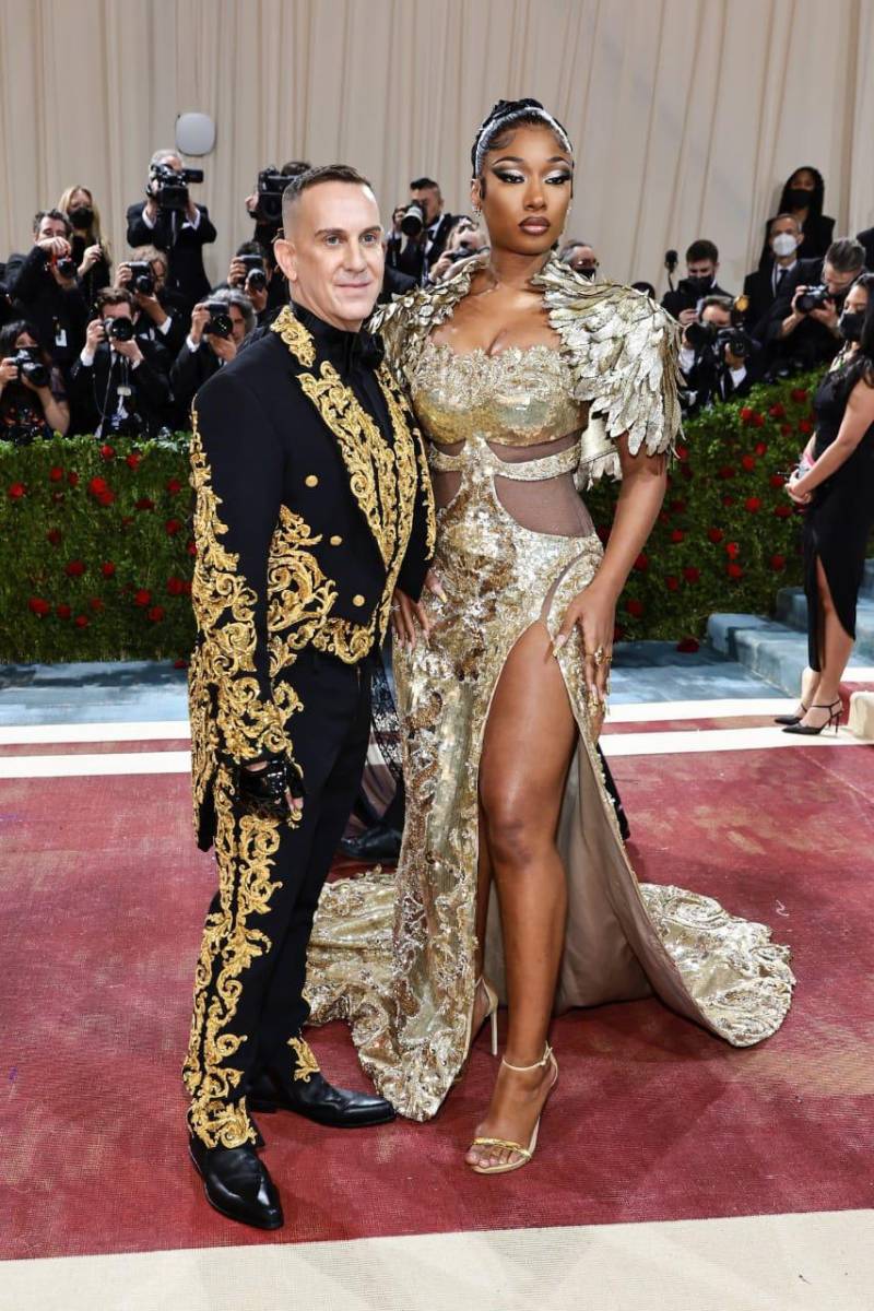 Megan Thee Stallion y Jeremy Scott en Moschino