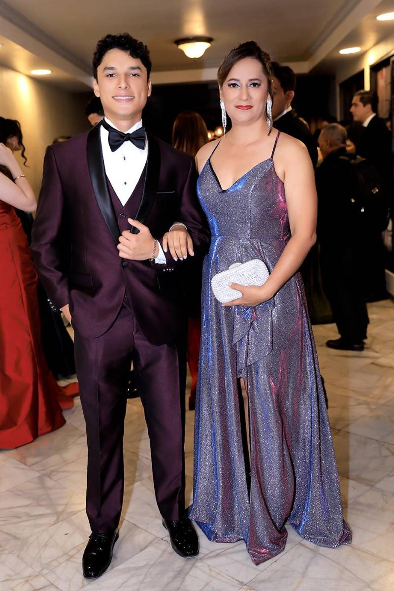 Invitados a la prom 2025 de DelCampo School