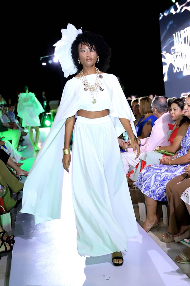 Mar de sombras by Miguel Chong en el Roatán Fashion Show 2025