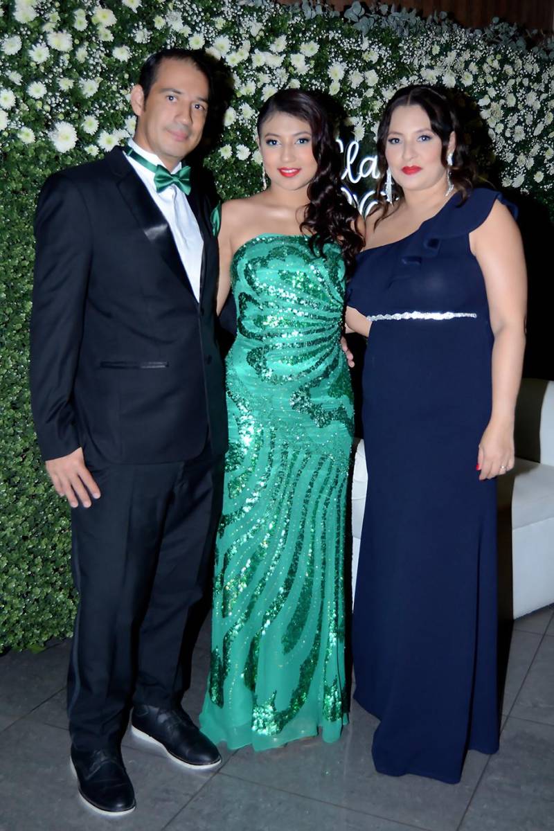 Juan Flores, Valeria Flores y Blanca Acosta