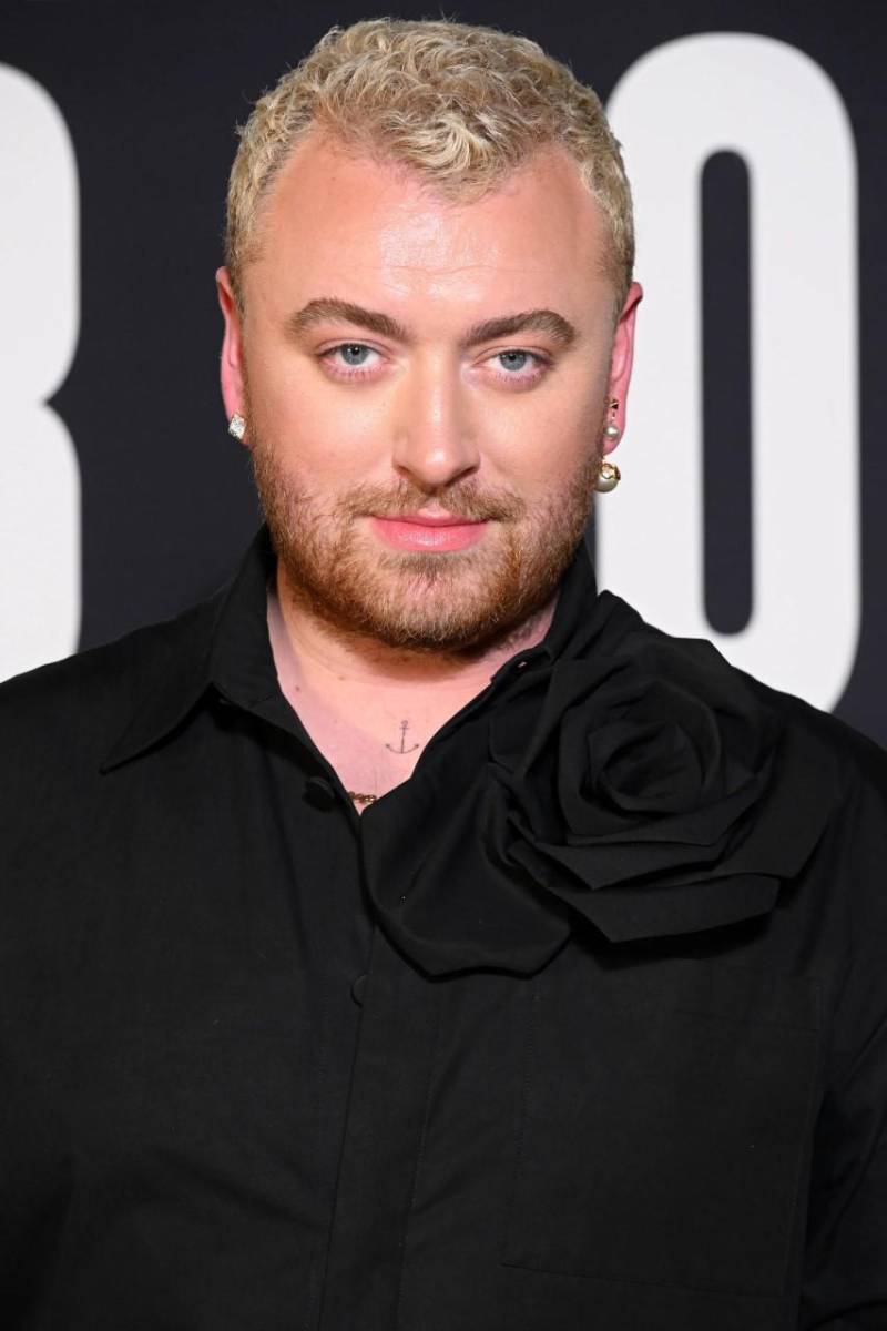  “La la la” de Naughty boy ft. Sam Smith en 2013 le daría la oportunidad al británico entrar al mundo de la fama, pero su single “Stay With Me” en 2014 lo consagró internacionalmente siendo número uno en UK y número dos en USA.