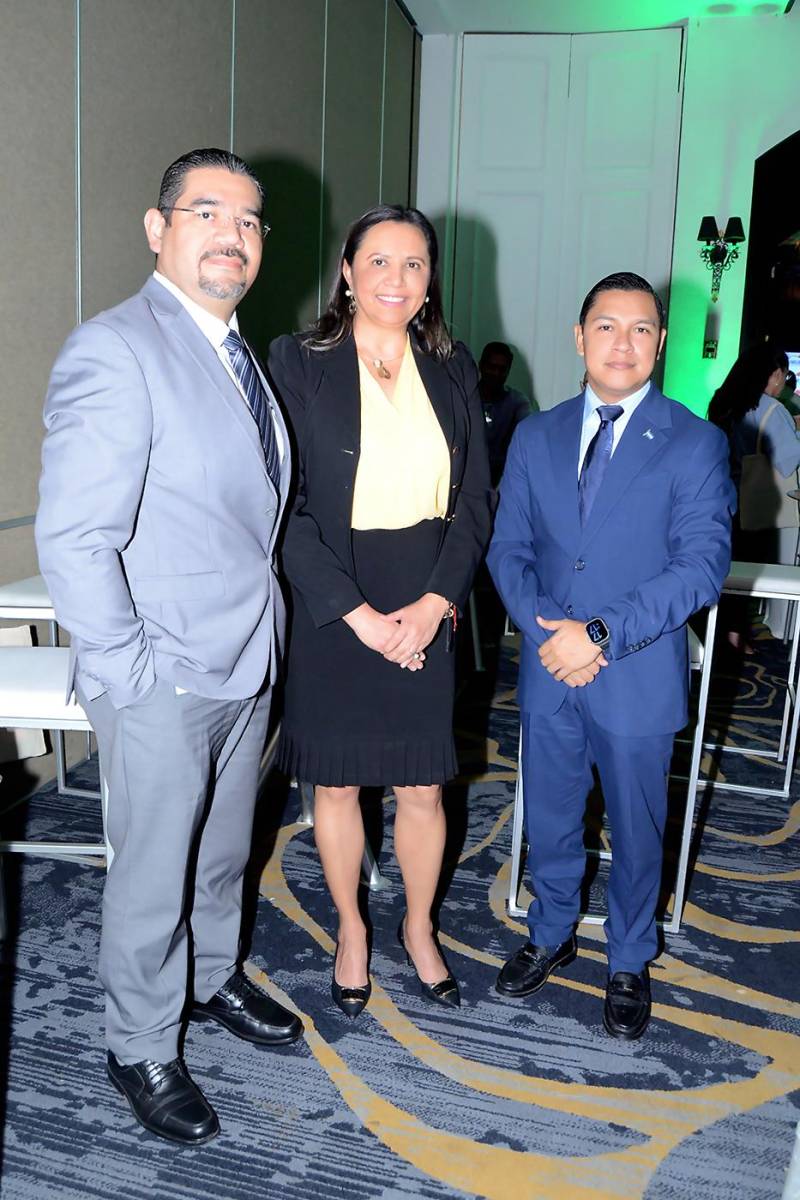 Alex López, Dixiana Rivera y Mauricio Suárez