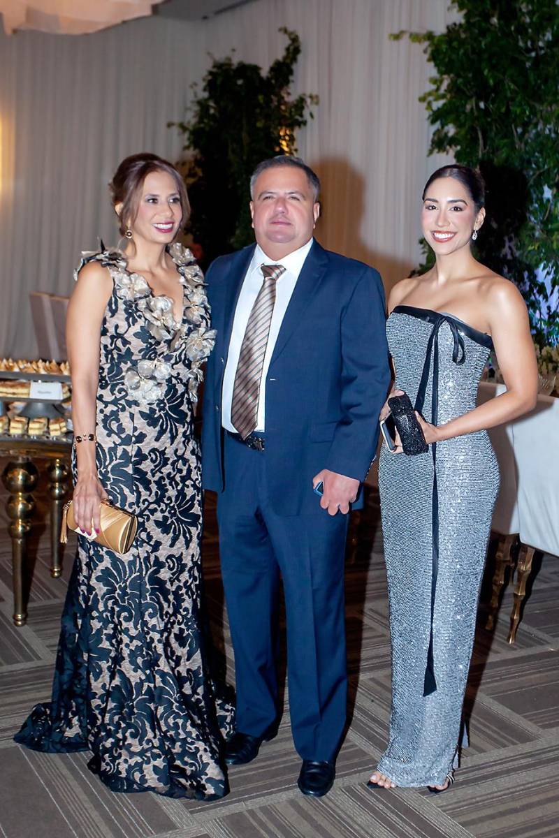 Carmen, Rolando y Ana Sabillón.