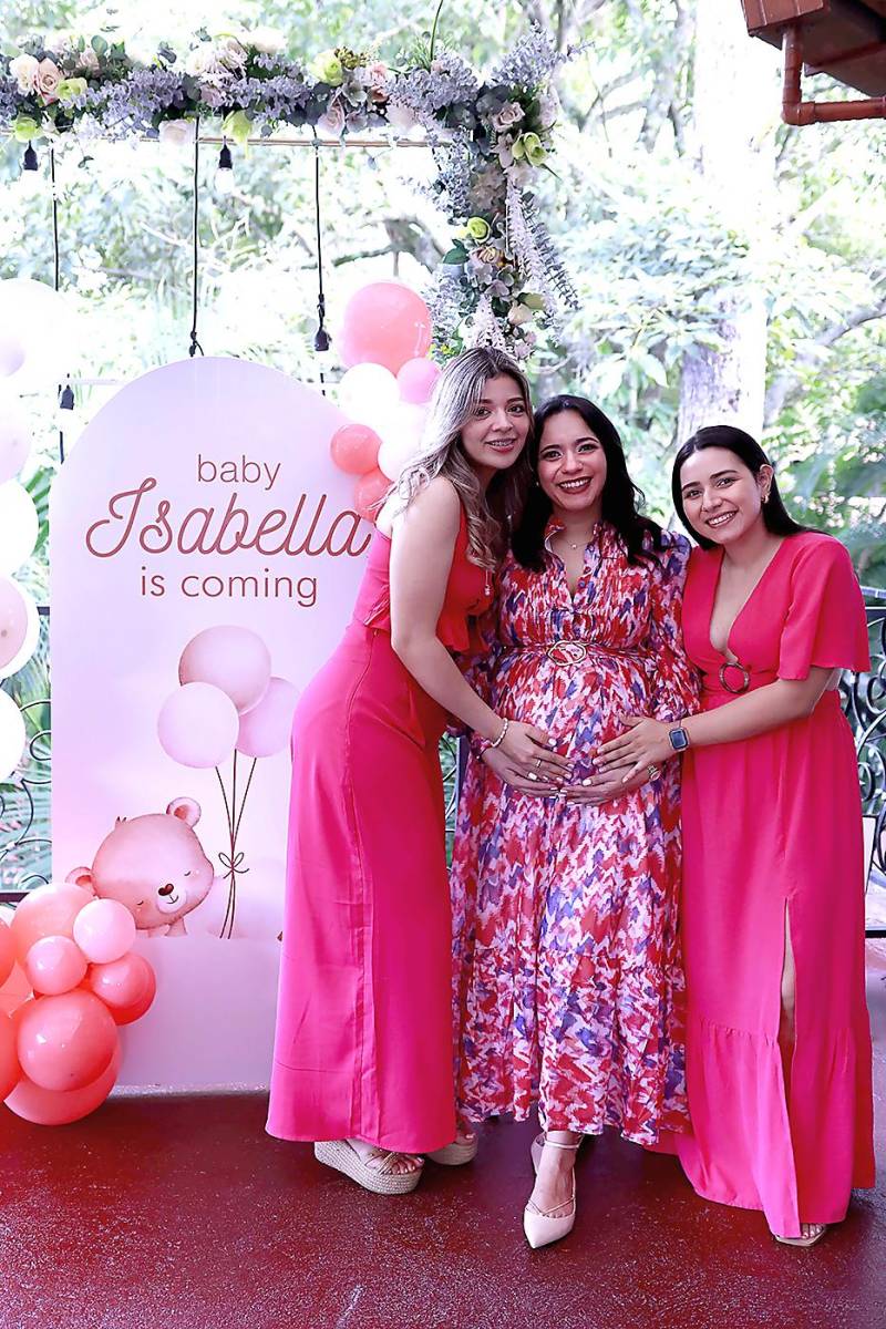 Mery Matute, Lidieth Canales y Katherine Canales.