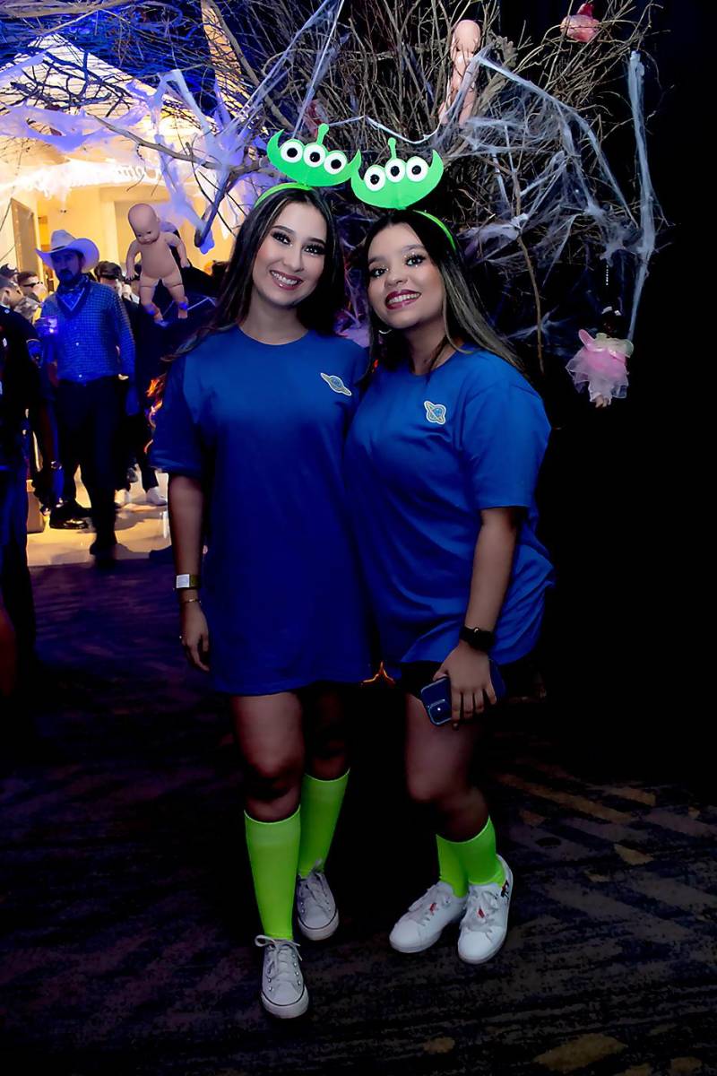 Asistentes a la noche del terror en el hotel Real InterContinental.