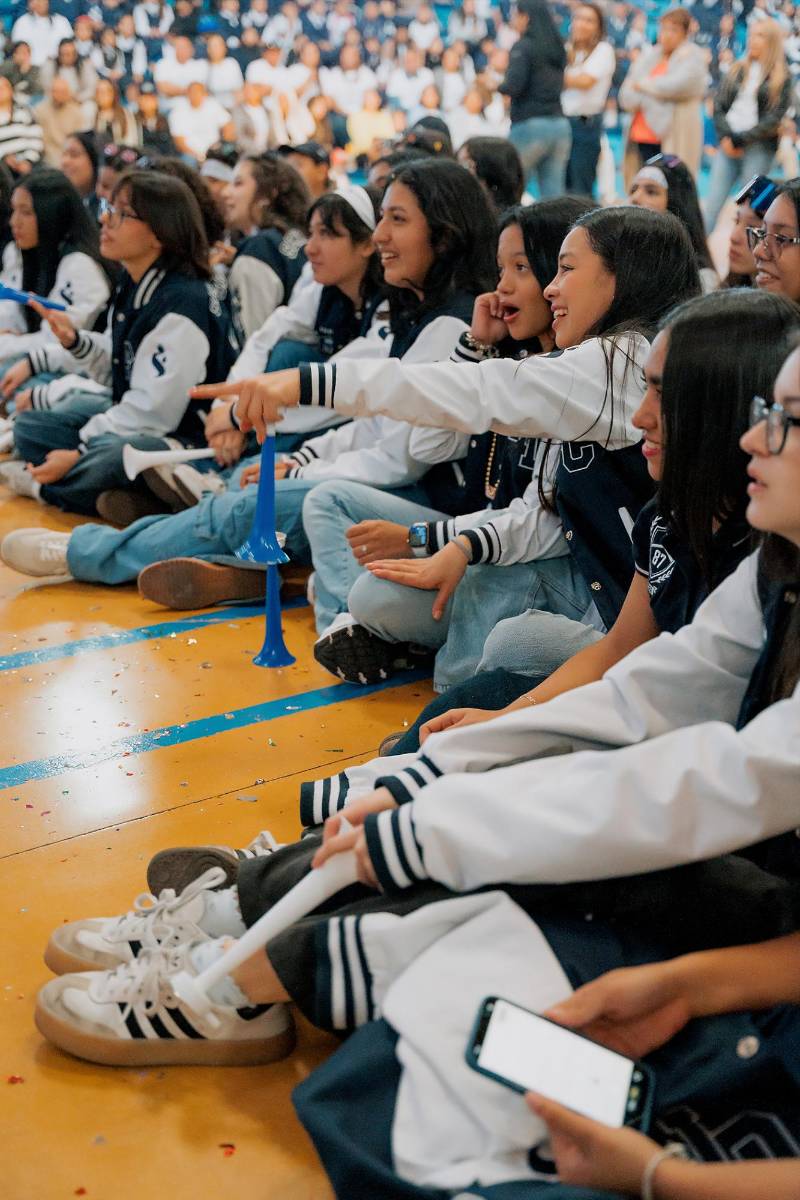 Senior entrance de la clase 2026 del Instituto María Auxiliadora