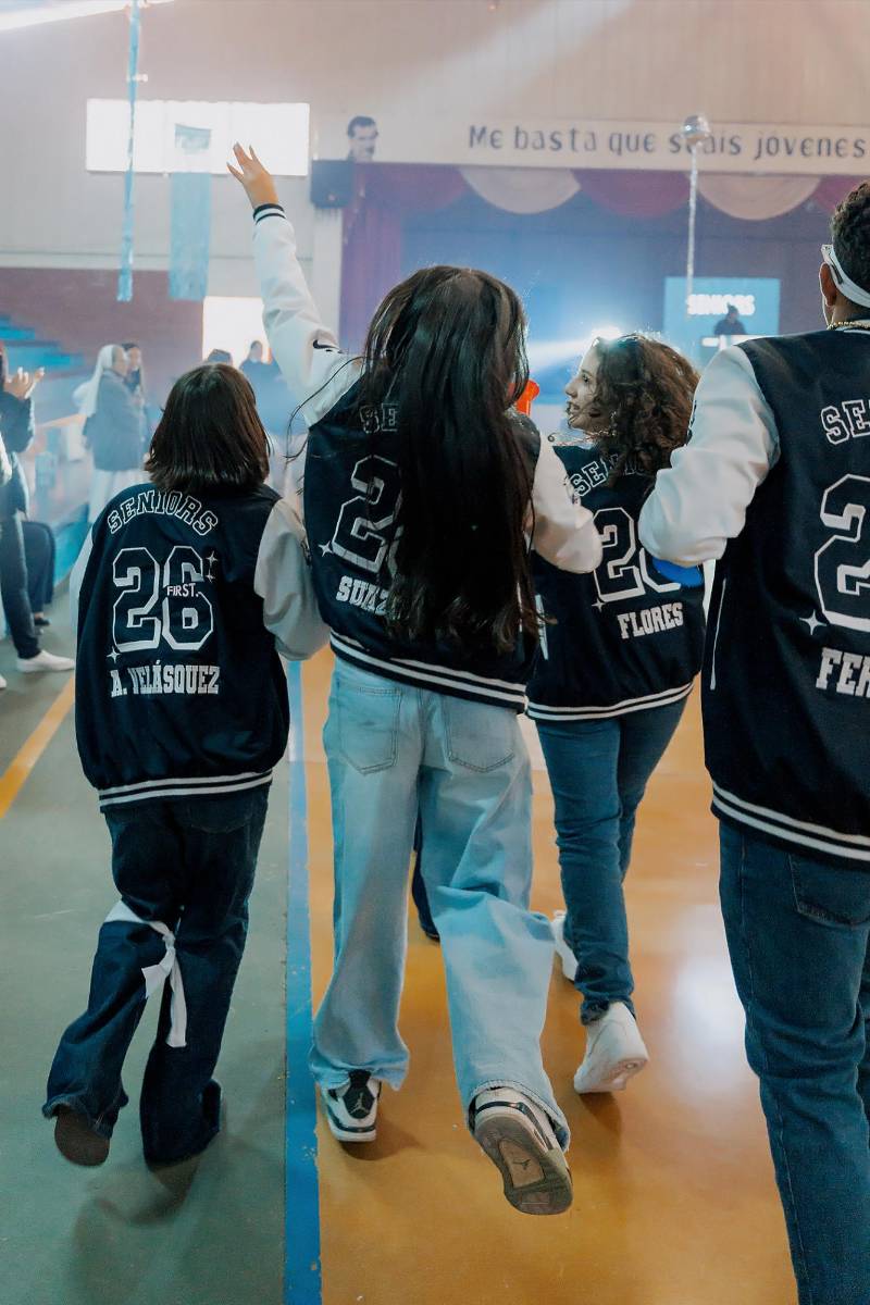 Senior entrance de la clase 2026 del Instituto María Auxiliadora