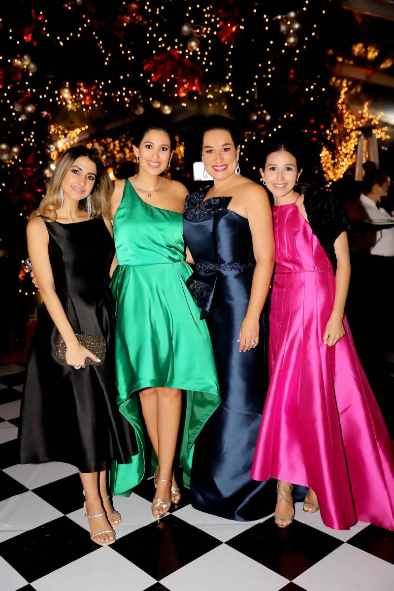 Daniela Bandy, Nicole y Karina Mourra y Alexandra Pasquier