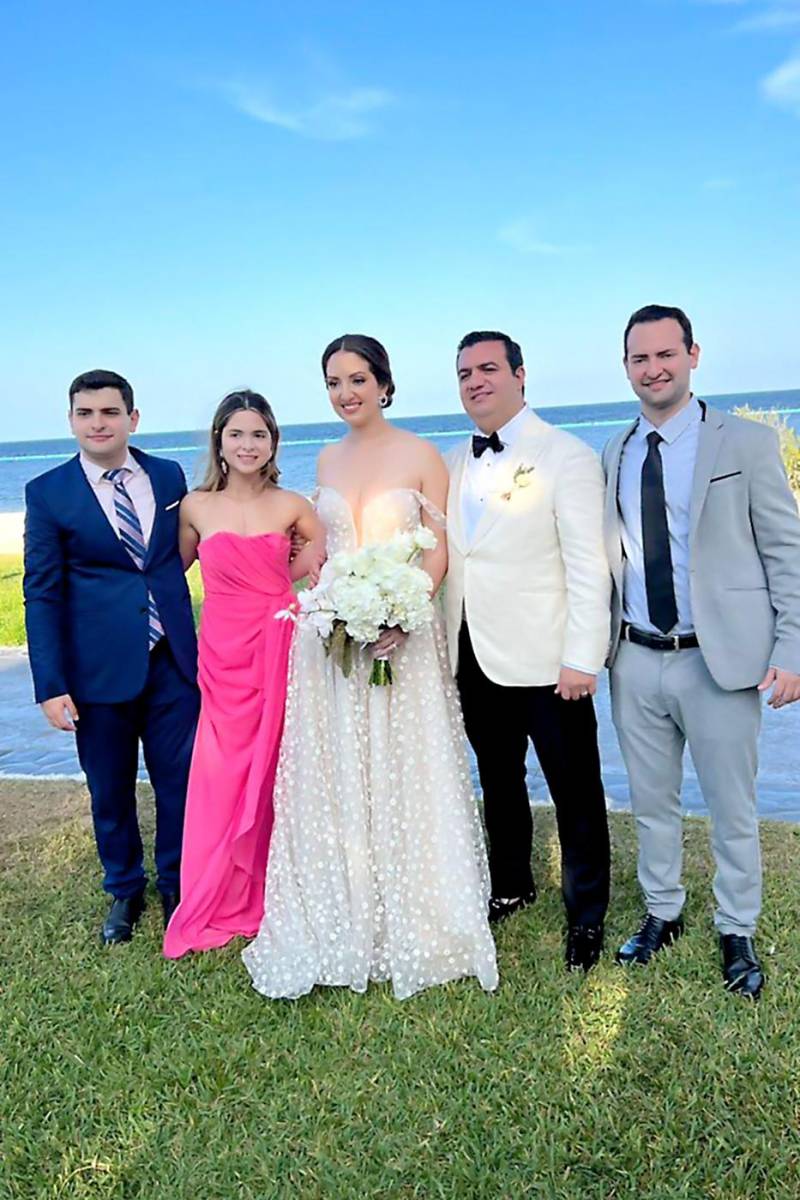 Jacobo Handal, Natalia Handal, los recién casados: Daniela y Erick con Eduardo Handal.