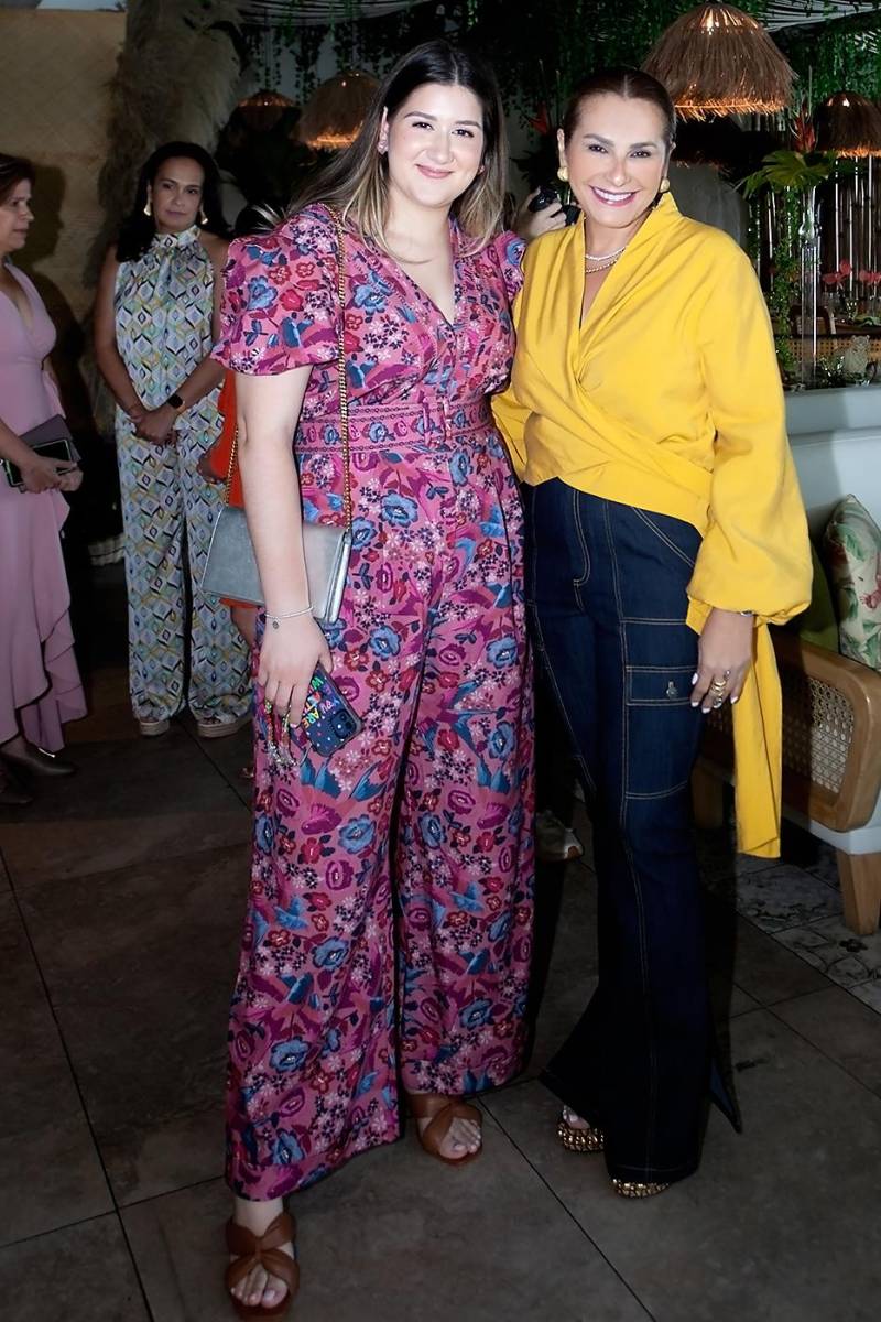 Amanda Sabillón y Ligia Hall.