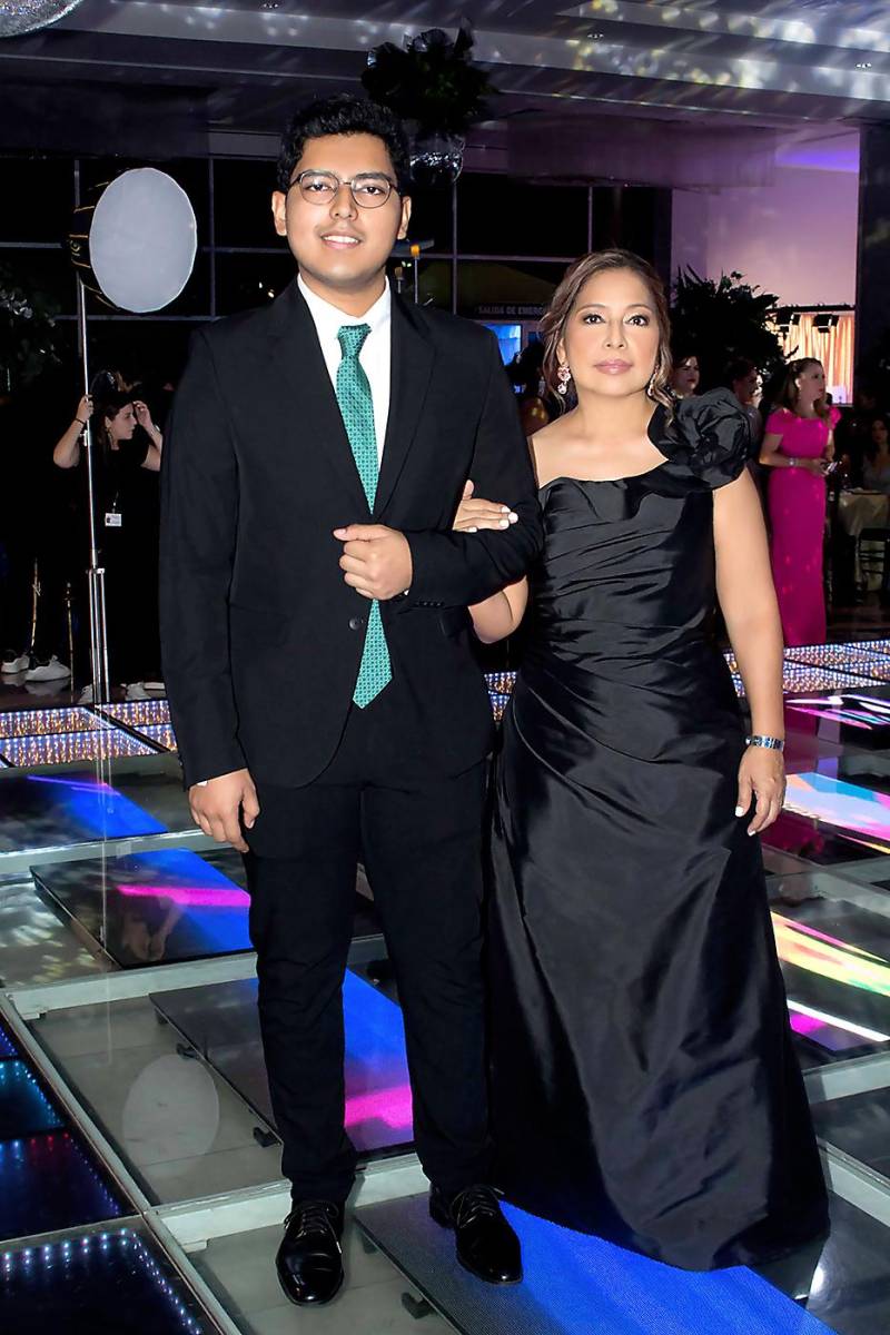  Juan David Bonilla y su madre Carmen Chacón. 