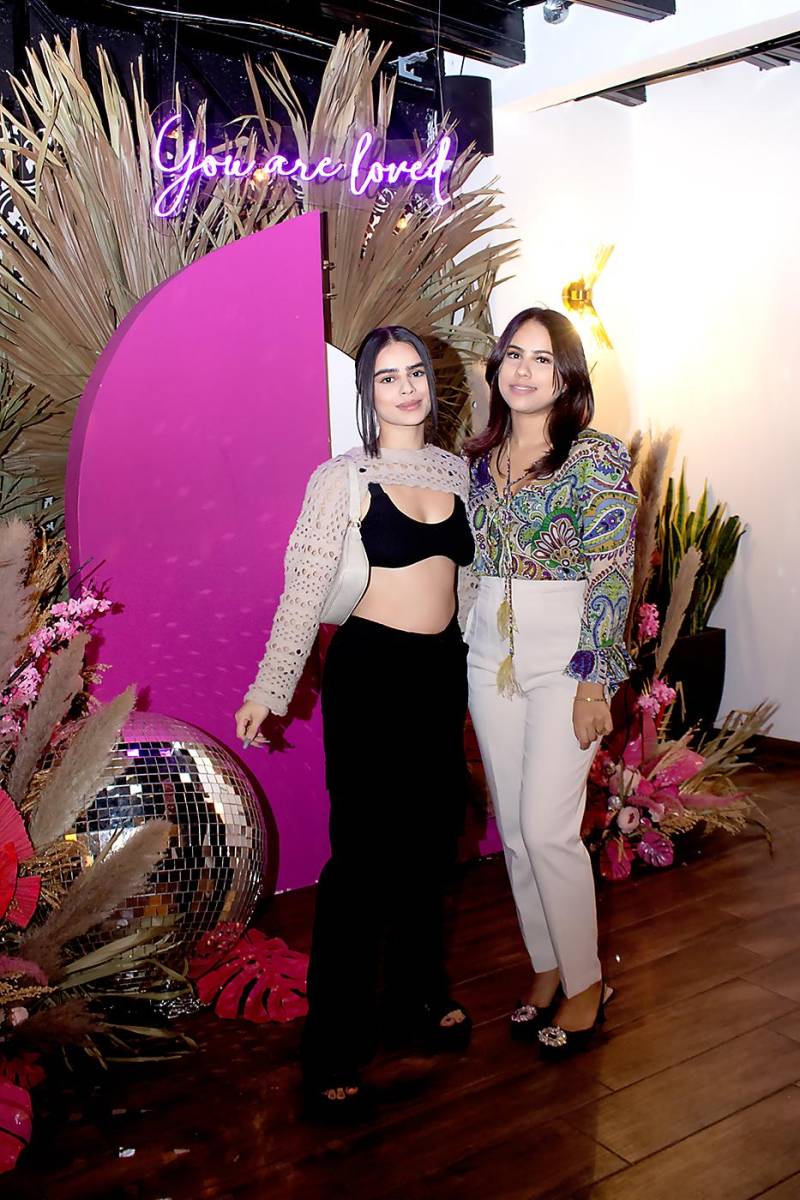 Giselle Cerratos y Daniela Bueso.