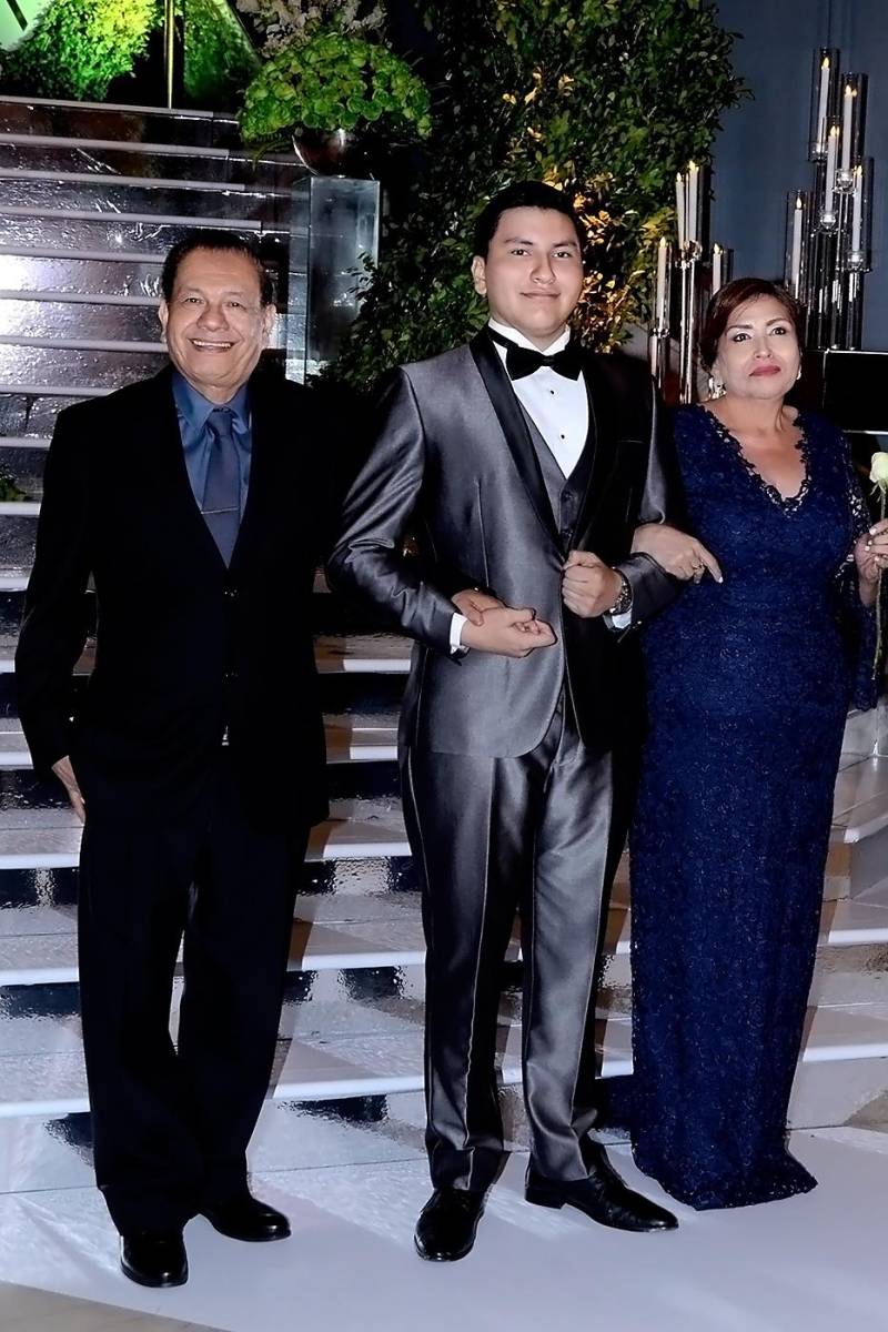 Pedro Francisco y David Posadas con Liliam María Mendoza