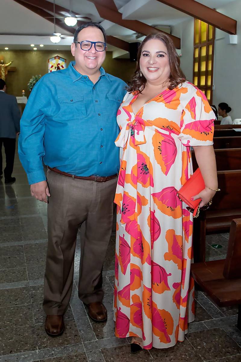 Luis y Cinthya de Crespo.