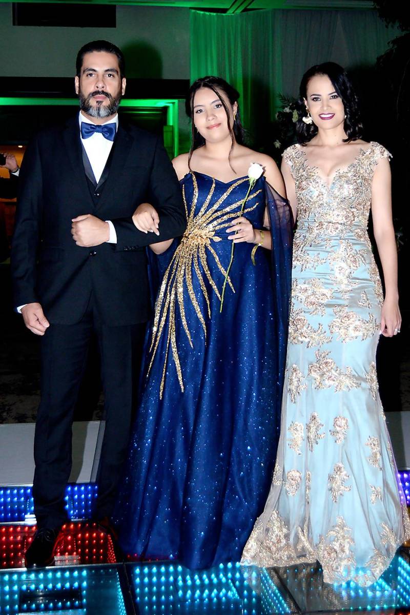 Juan Salvador Morales, Valentina Morales, y Amelia Mayes