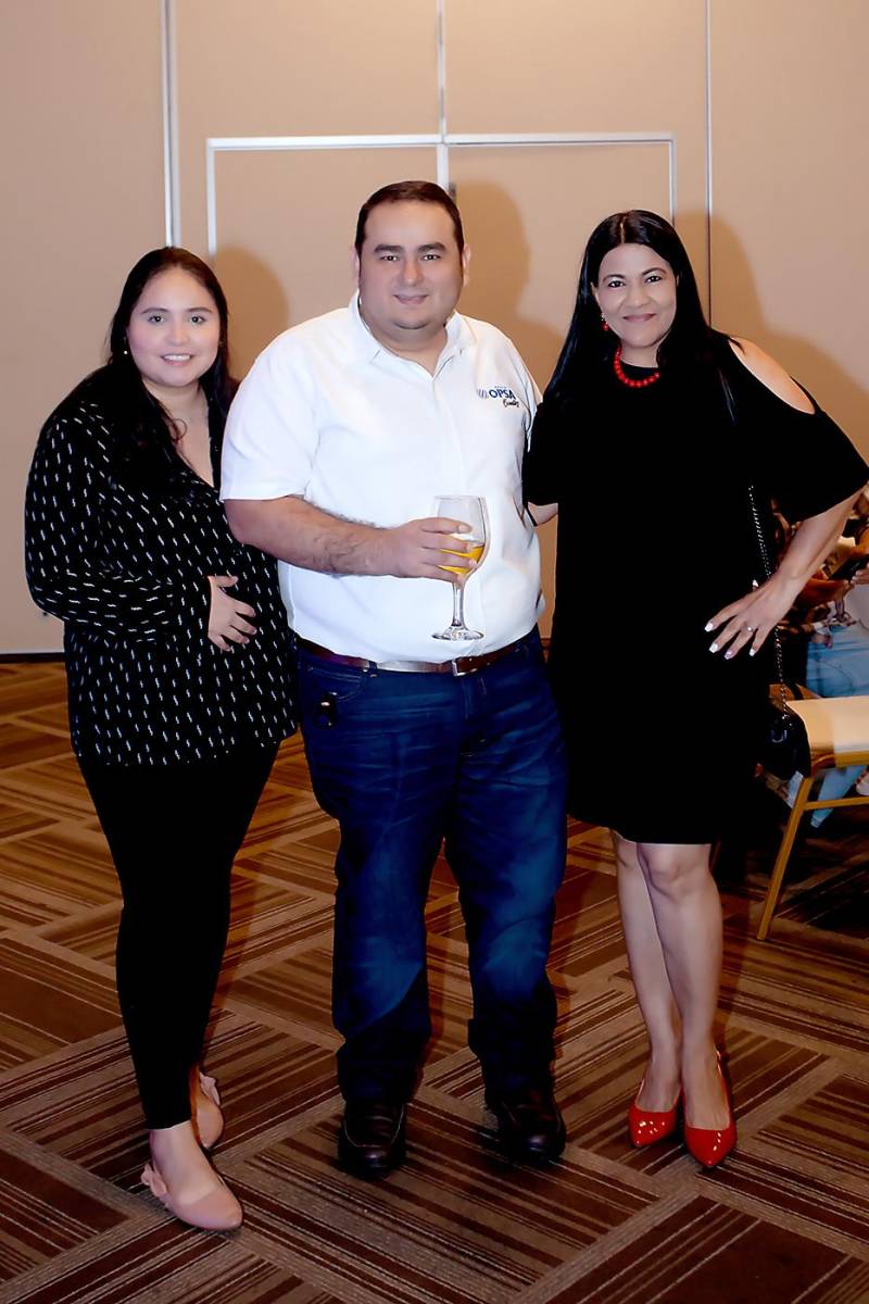 - Diana Martínez, Jared Calderón y Aracely Díaz