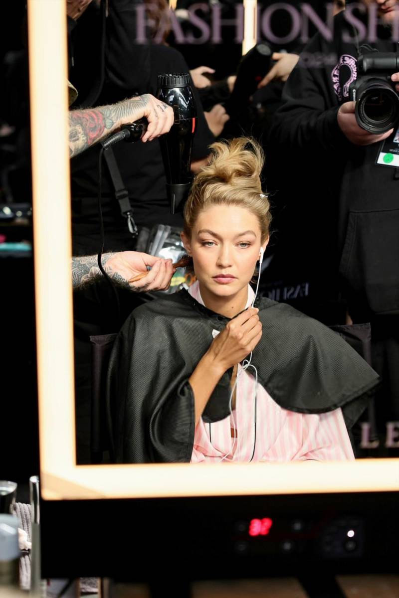 Backstage del desfile de Victoria’s Secret 2024