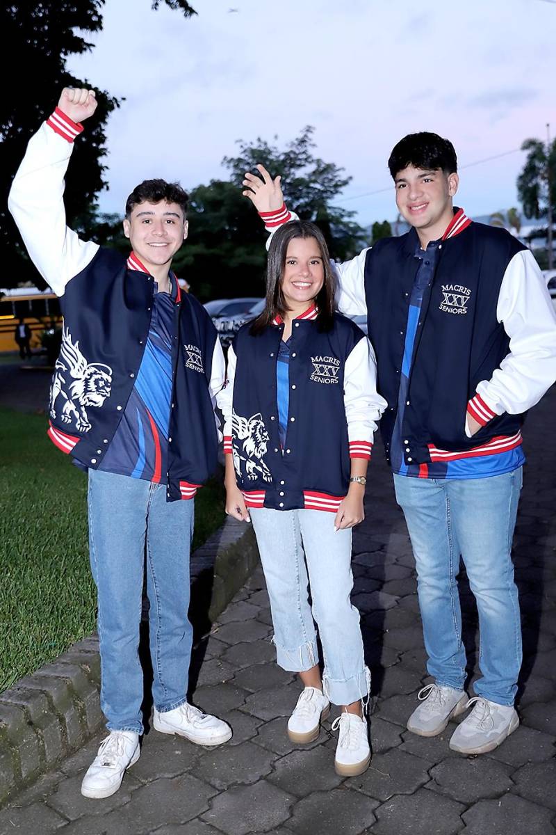 Oscar Mejía, Valentina Vallecillo y Camilo Barea