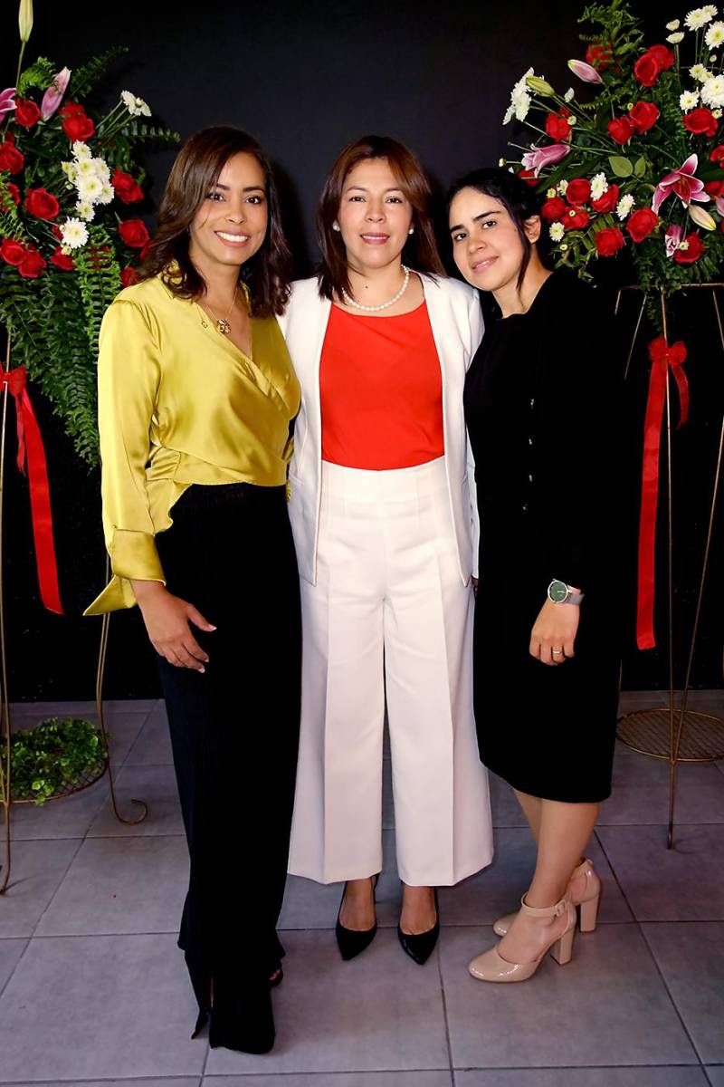 Allison Chinchilla, Glenda Sánchez y Elsy Jell.