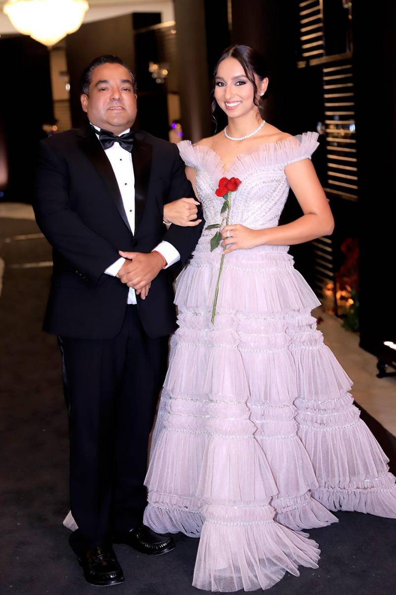 Desfile padres e hijos de la prom 2025 de DelCampo School
