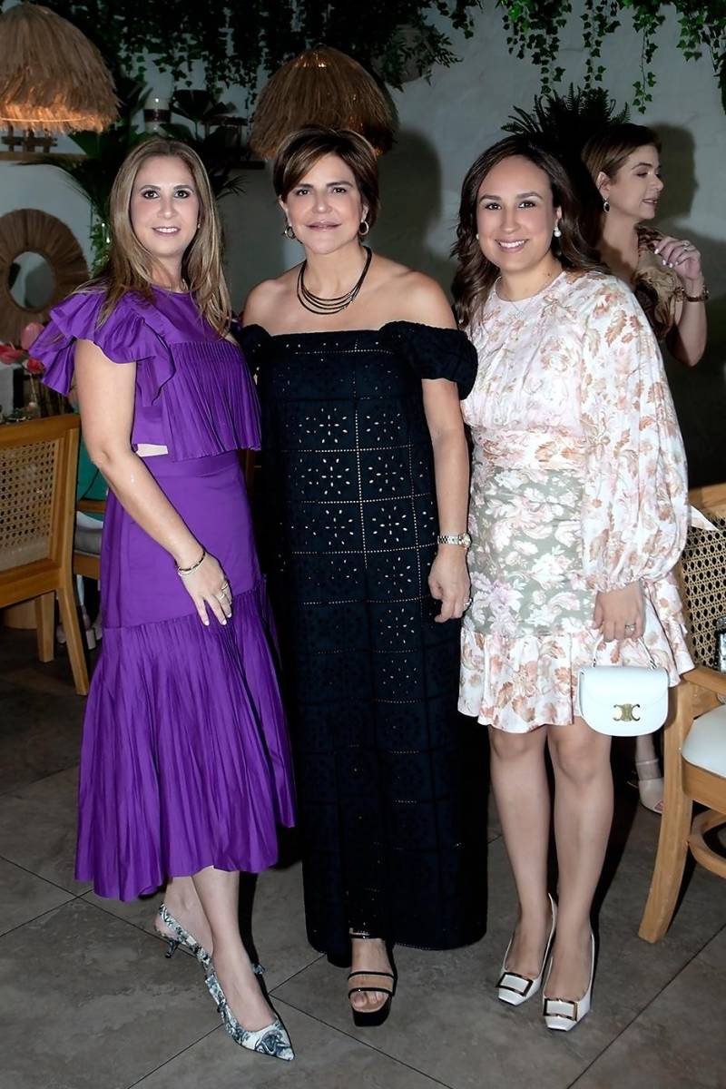 Alexia Marinakys, Gracibel Larach y Adriana Echeverri.