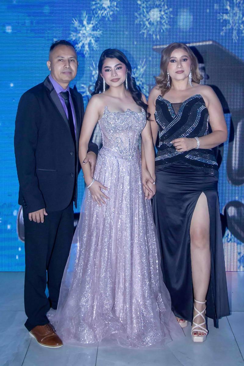 Desfile padres e hijos de la prom 2025 de Saint Peter Academy