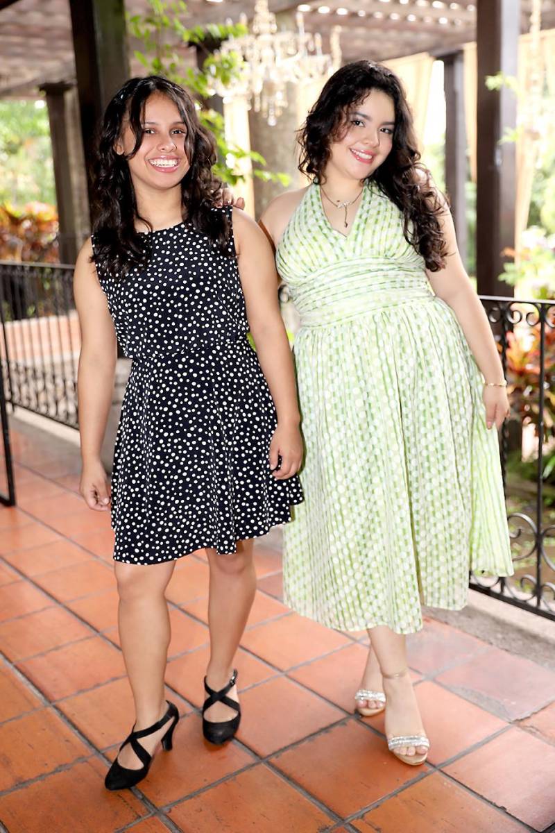 Yarely Stefany Flores Rivas y Angie Ester Zaldivar Chavarria
