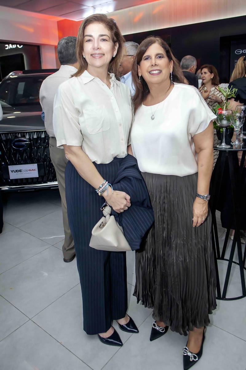 Ruth Marie Sabillón con Alexandra Vogelsang.
