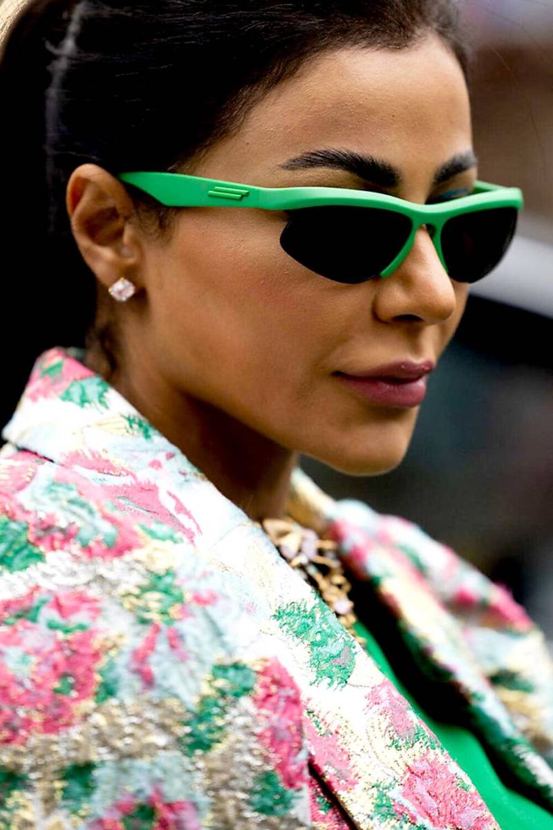 De forma deportiva y futurista de las gafas de sol