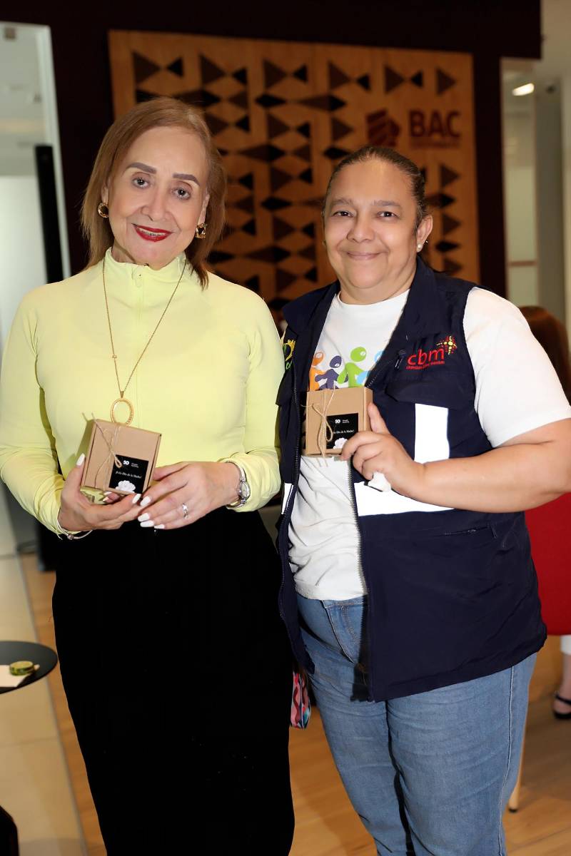Gloria López y Karla Zavala.