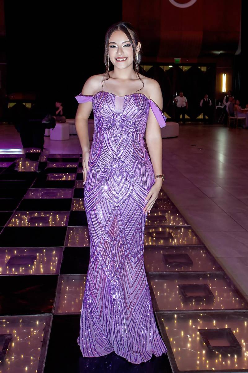 Andrea Flores.