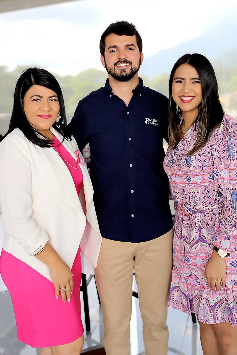 Aracely Díaz, Andrés Saybe y Norma Farías.