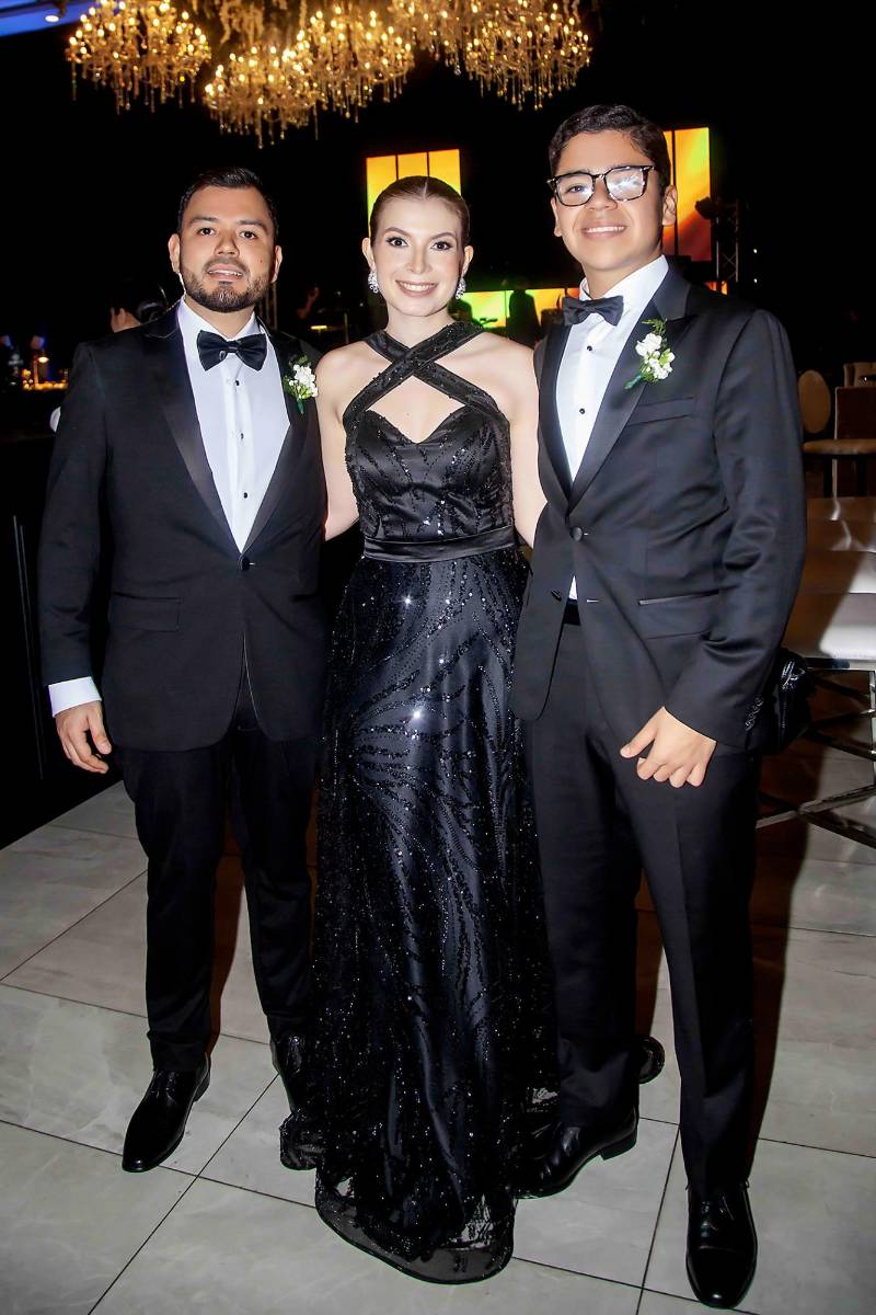 Omar Maldonado, Krisya Papadas y Omar Maldonado jr.