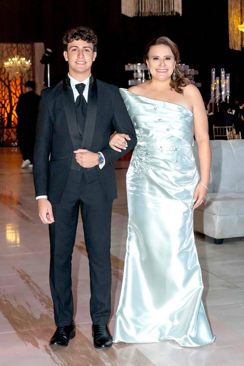 Geovanny Michellen y su madre Francés de Michellen.
