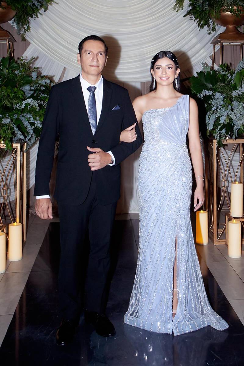 Larissa Marie Jones Aguilar con su padre Robert Jones
