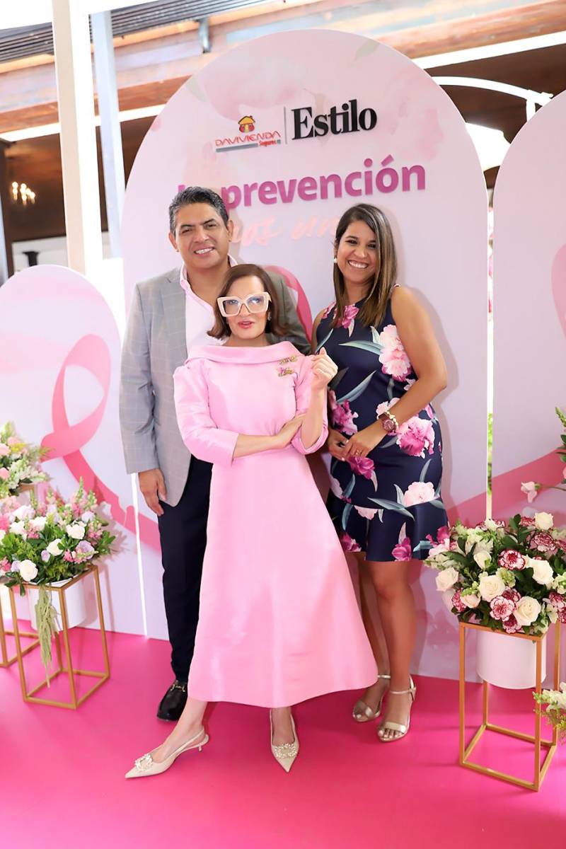 José Alvarenga, Blanca Bendeck y Ginna Miller. José Alvarenga, Blanca Bendeck y Ginna Miller.