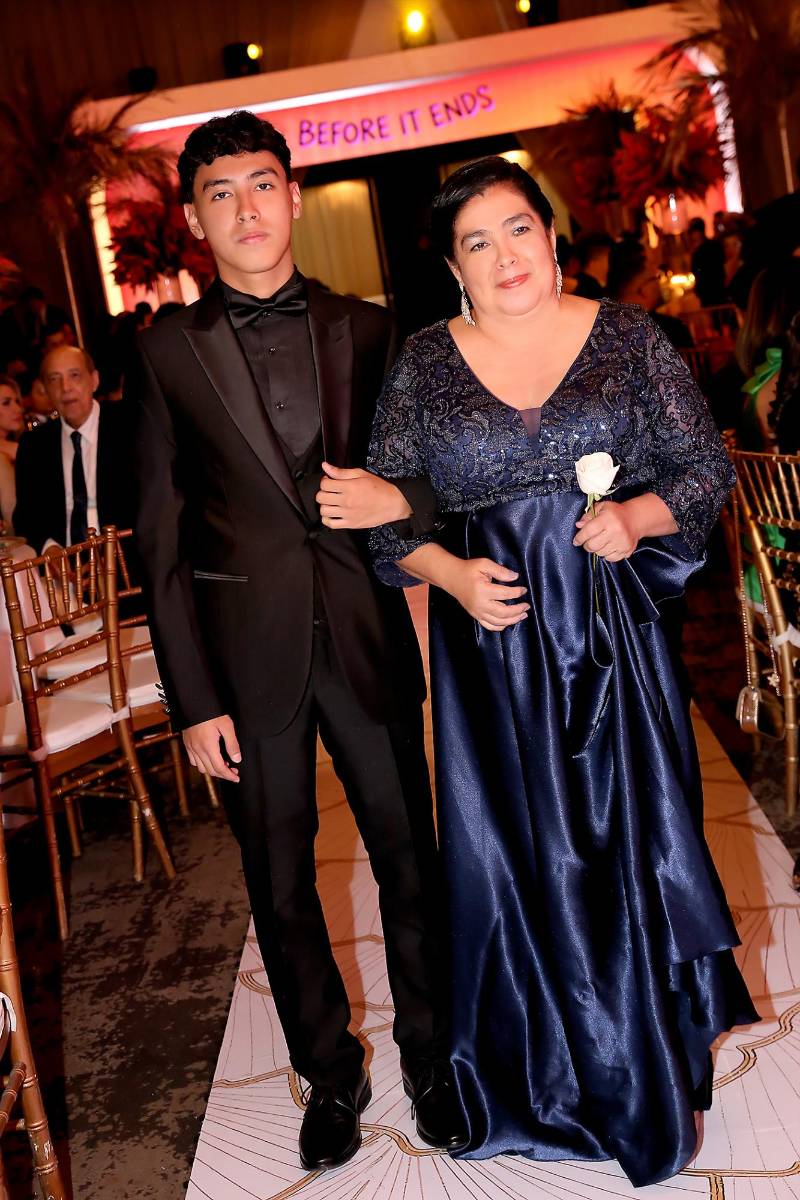Diego Martinez y su madre Dunia Henríquez. 
