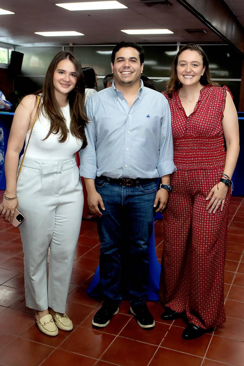 Paola Paz, Fernando Vaquero y Arabella Hepburn.