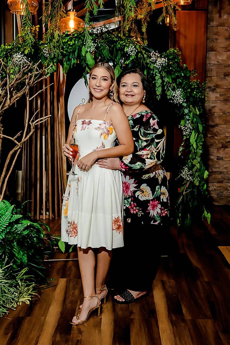 Stephanie Ewens y Lesbia Zambrano.