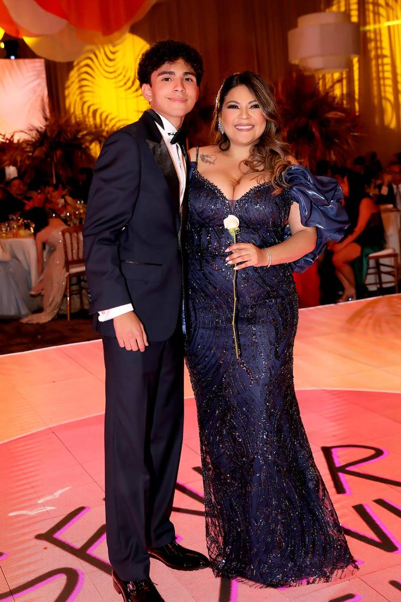 Fernando Yadir Bueso y su madre Belquin Zelaya. 