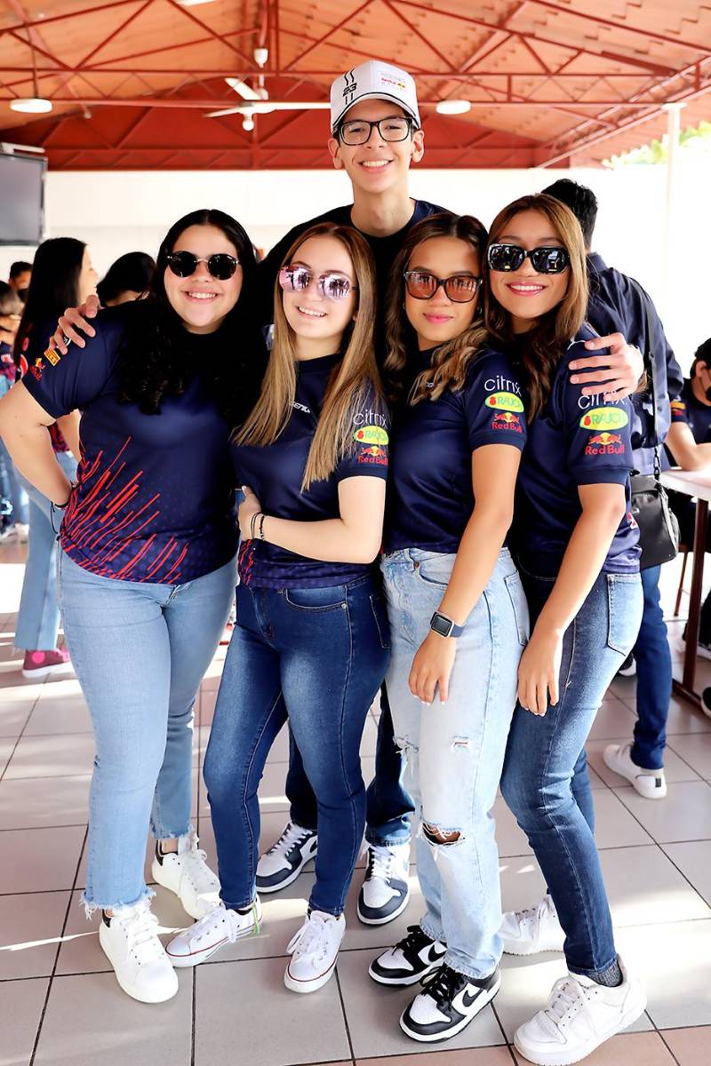 María Eugenia, Michelle Gonzales, Victoria Isabel, Valeria Bonilla y Luis Maradiaga