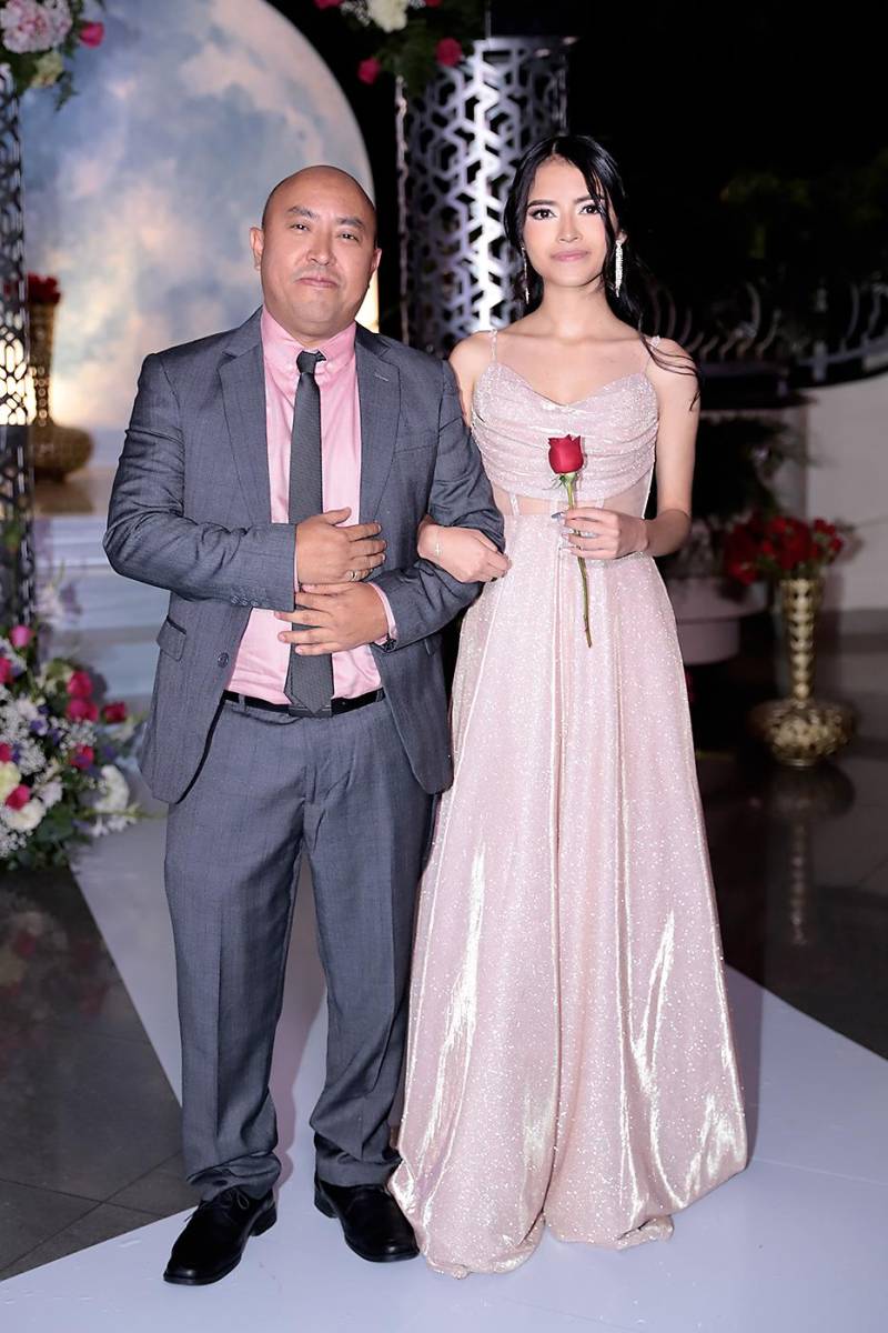 Desfile padres e hijos de la prom 2024 del Instituto San José del Carmen