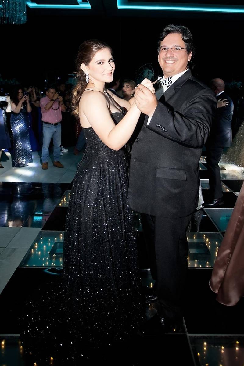 Isabella Deras y su padre José María Deras.